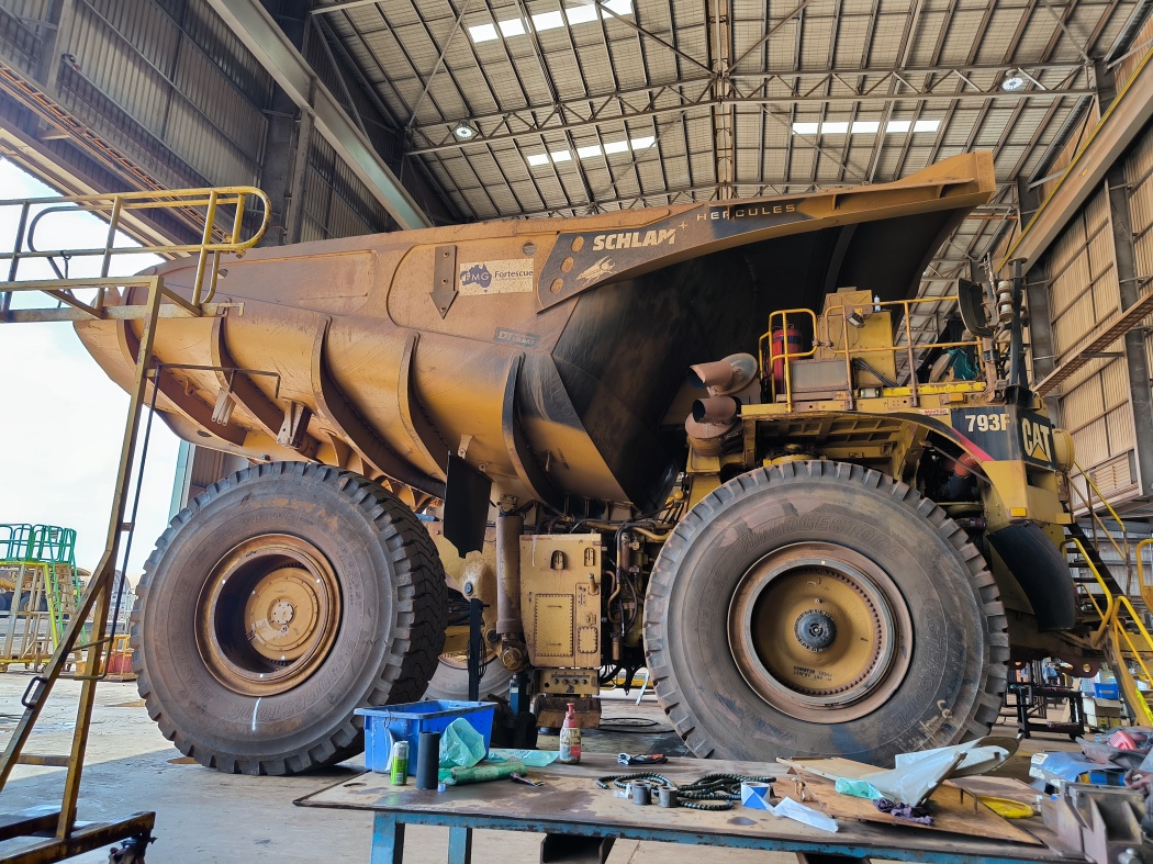 The autonomous dump trucks in the iron ore mine are to be powered by green hydrogen in future. Copyright: Paul Jerabek