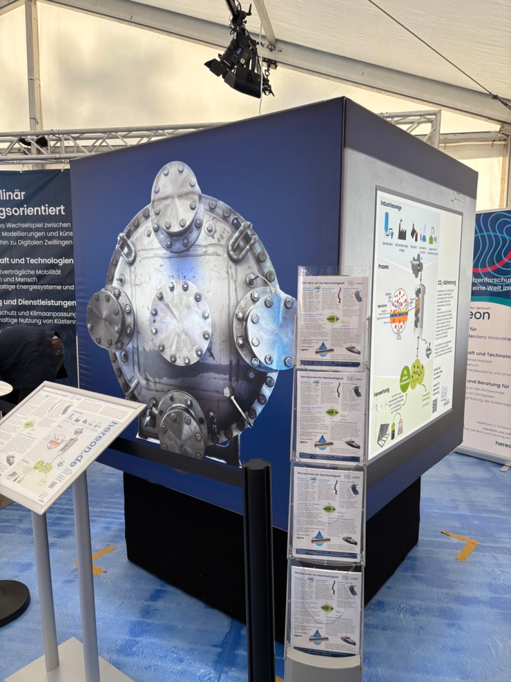 This exhibit shows the interior of a membrane module for CO2 separation. Photo: Hereon/Torsten Fischer