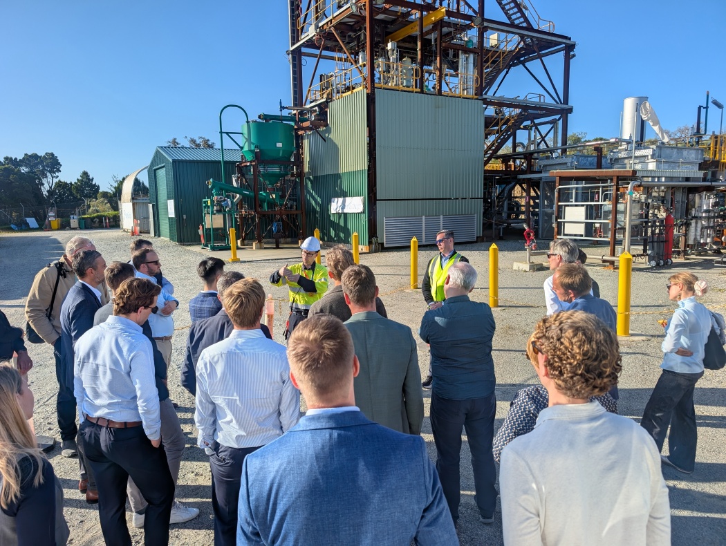 Tour of the Hazer demonstration plant for methane pyrolysis of biogas. Here, hydrogen and graphite are obtained from methane by means of a catalytic reaction. Copyright: adelphi