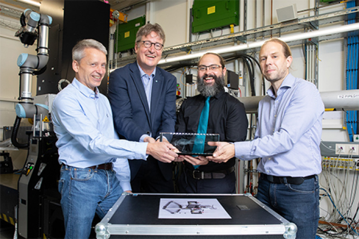 A proud team: Prof Martin Müller (Hereon), Prof Christian Schroer (DESY), Dr Brendon Boudinot (Friedrich Schiller University Jena), Dr Jörg Hammel (Hereon) Photo: DESY/ Marta Mayer Photo goup of scientists