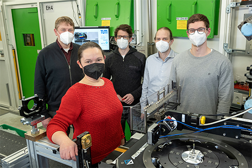 Personen im Bild (v.l.n.r.): Dr. Felix Beckmann, Dr. Julian Moosmann, Dr. Jörg Hammel, Prof. Dr. Julia Herzen, Mirko Riedel.