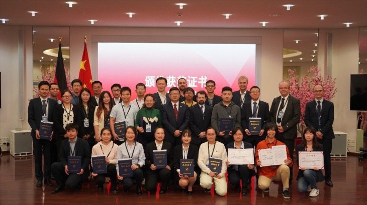 Gruppenfoto Preisverleihung Chinesischer Regierungspreis Yuanyuan Shang