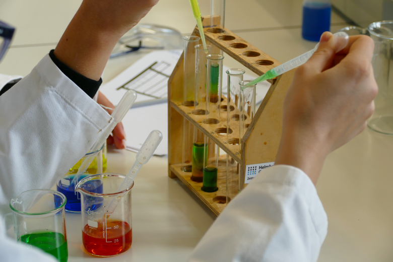 Experimentieren im Schülerlabor
